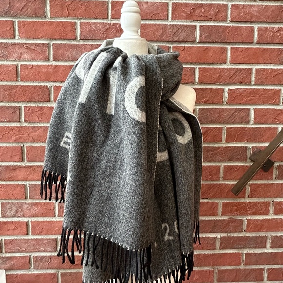 •Etudes Studio Wool Blanket Graphic Scarf 80”x30”NWOT Unisex Made in Italy - Picture 6 of 9